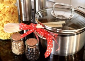 How To Choose Healthy Pots and Pans For Kitchen